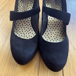 American Eagle party shoes.